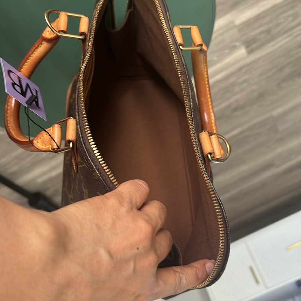 LV Alma Handbag - Picture 3 of 11